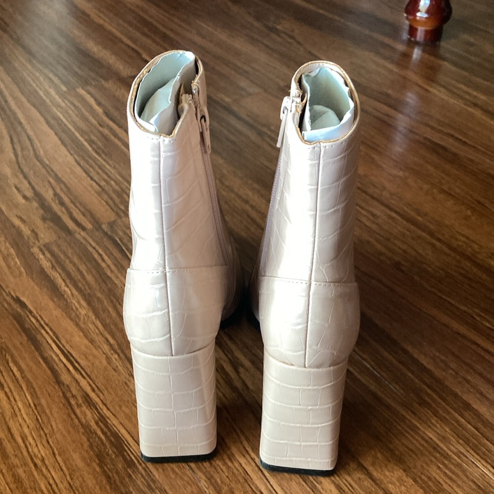 Lisa Vicky Elegant Beige Ankle Boots womens size 6.5 - Picture 5 of 8